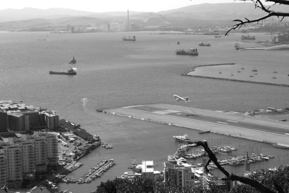 Гибралтар. Фото Гибралтара. Фотографии Гибралтара: фото отелей Гибралтара, фото гостиниц Гибралтара! А также: пейзажи Гибралтара, отели Гибралтара, достопримечательности Гибралтара, курорты Гибралтара, туры Гибралтара